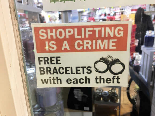 funny-shoplifting-signs10
